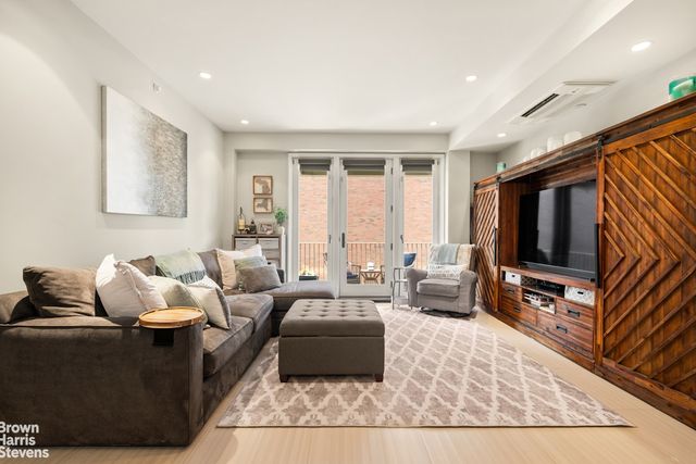 3011 21st St Apt 4E, New York City, NY 11102