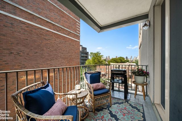 3011 21st St Apt 4E, New York City, NY 11102