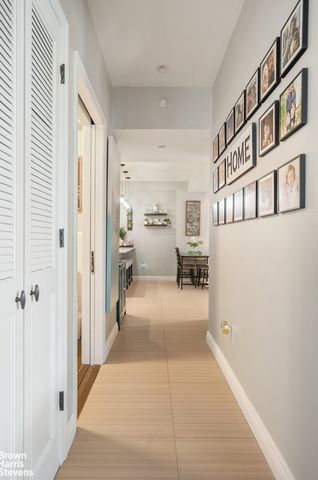 3011 21st St Apt 4E, New York City, NY 11102