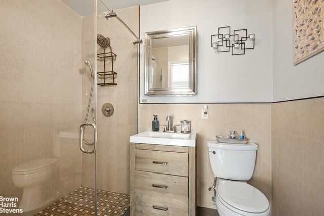 3011 21st St Apt 4E, New York City, NY 11102