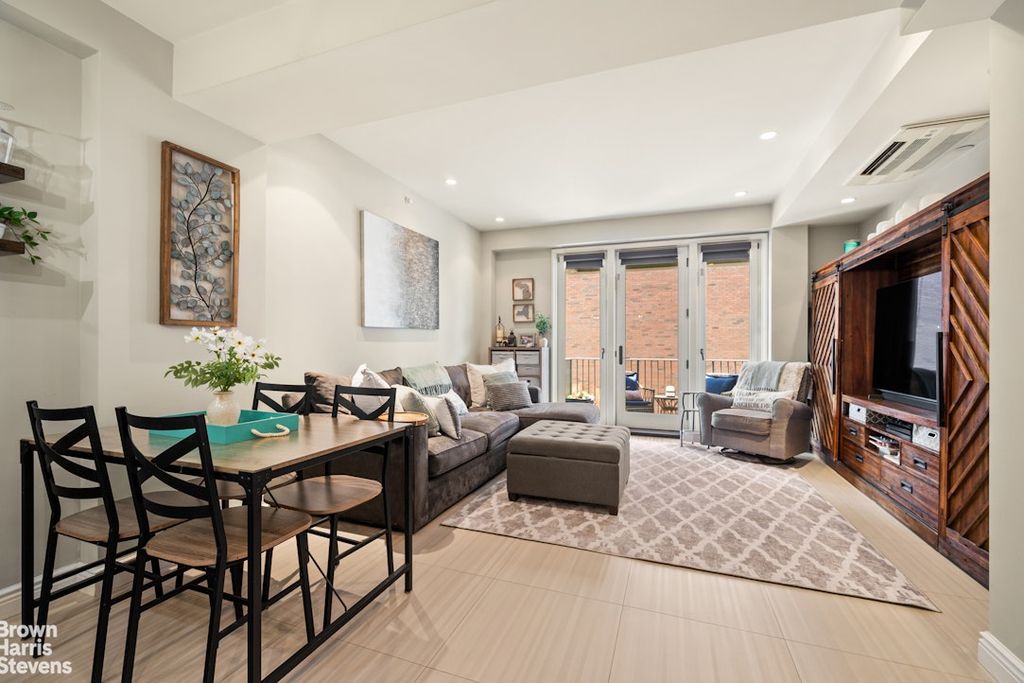 3011 21st St Apt 4E, New York City, NY 11102