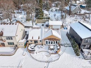 560 Black Oaks Trail, Howell, MI 48843