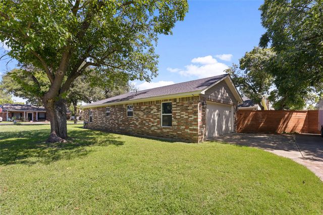 3900 Sundown Drive, Benbrook, TX 76116