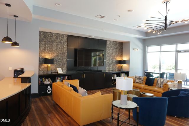 222 Glenwood Avenue 212, Raleigh, NC 27603