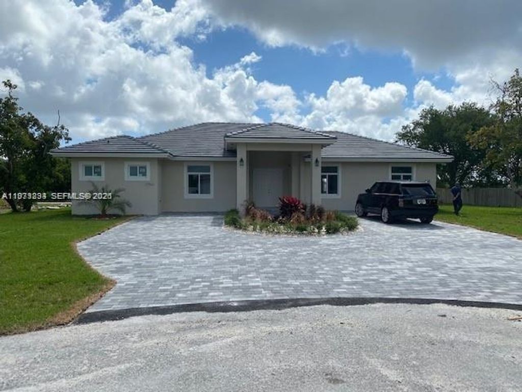 27561 SW 162nd Ct, Homestead, FL 33031