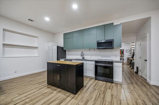 38 E Kitty Hawk Street, Richmond, TX 77406