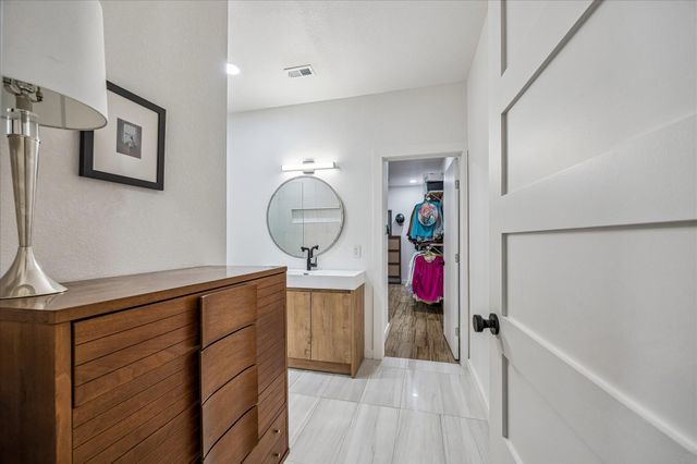 38 E Kitty Hawk Street, Richmond, TX 77406