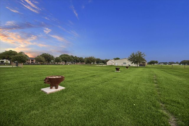 38 E Kitty Hawk Street, Richmond, TX 77406