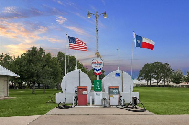 38 E Kitty Hawk Street, Richmond, TX 77406