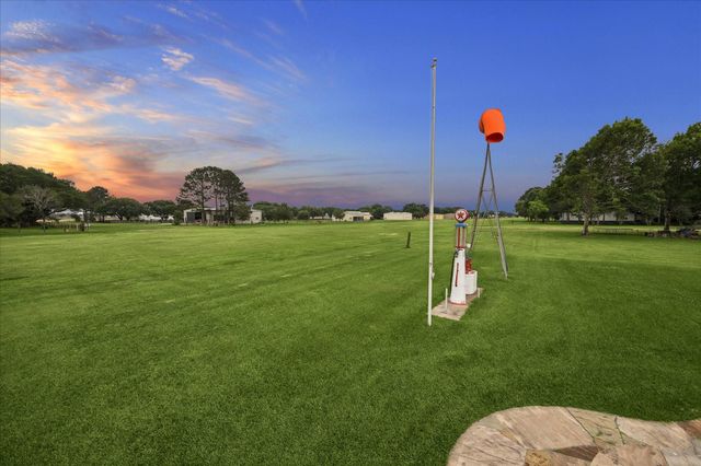 38 E Kitty Hawk Street, Richmond, TX 77406