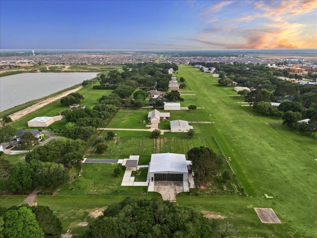 38 E Kitty Hawk Street, Richmond, TX 77406