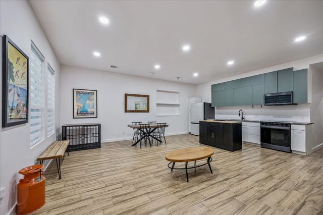 38 E Kitty Hawk Street, Richmond, TX 77406