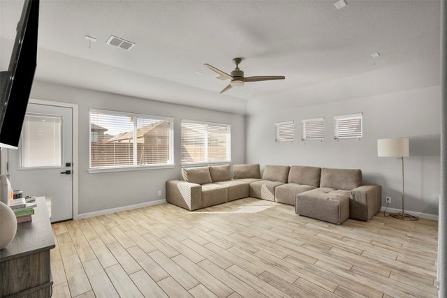 817 Cloverwood Drive, Fort Worth, TX 76036