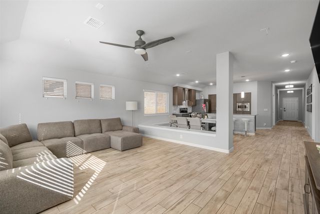 817 Cloverwood Drive, Fort Worth, TX 76036