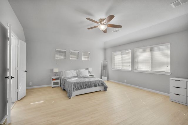 817 Cloverwood Drive, Fort Worth, TX 76036