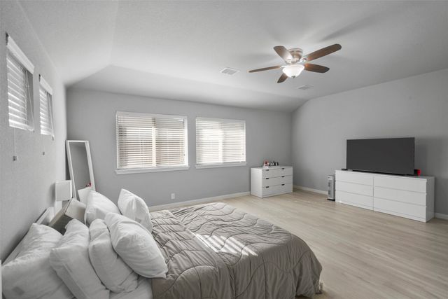 817 Cloverwood Drive, Fort Worth, TX 76036