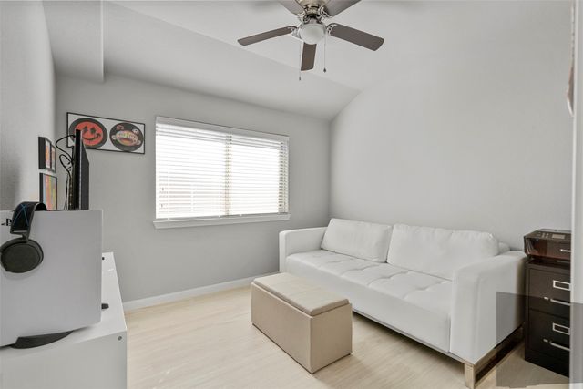 817 Cloverwood Drive, Fort Worth, TX 76036