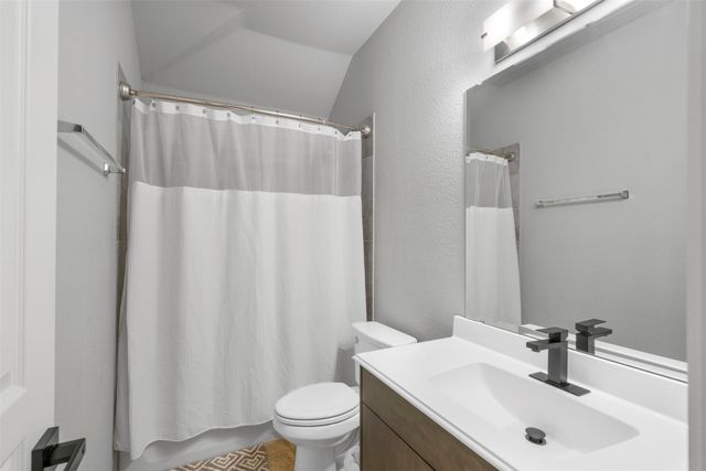 817 Cloverwood Drive, Fort Worth, TX 76036