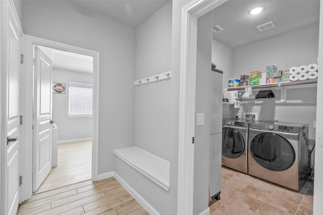 817 Cloverwood Drive, Fort Worth, TX 76036