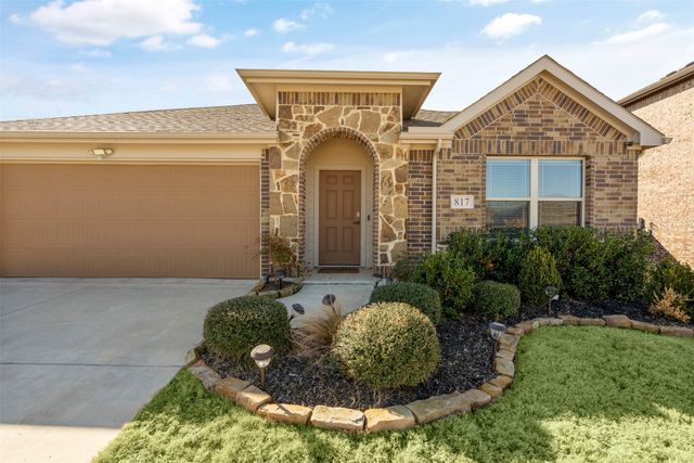 817 Cloverwood Drive, Fort Worth, TX 76036