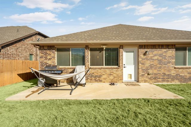 817 Cloverwood Drive, Fort Worth, TX 76036