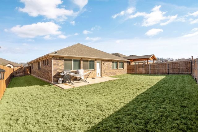 817 Cloverwood Drive, Fort Worth, TX 76036