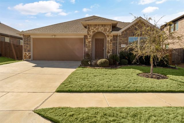 817 Cloverwood Drive, Fort Worth, TX 76036