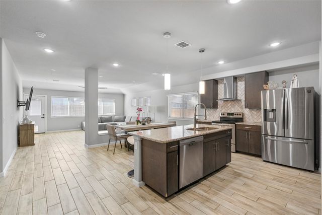 817 Cloverwood Drive, Fort Worth, TX 76036