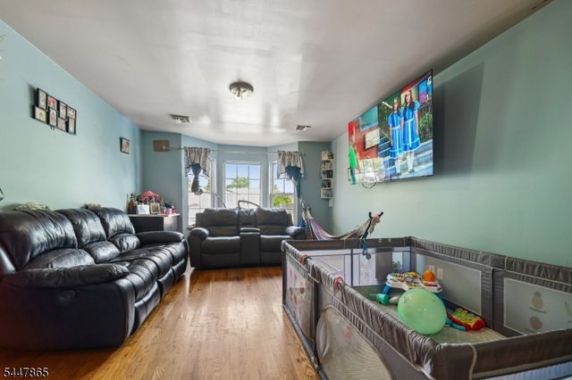 235 4Th St, Newark City, NJ 07107