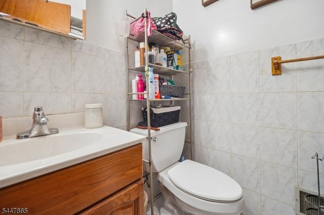 235 4Th St, Newark City, NJ 07107