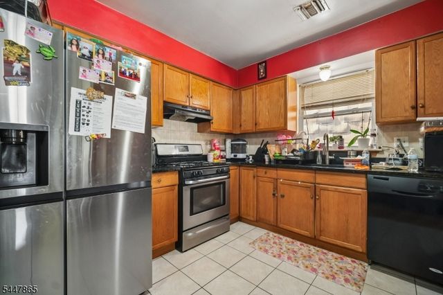 235 4Th St, Newark City, NJ 07107