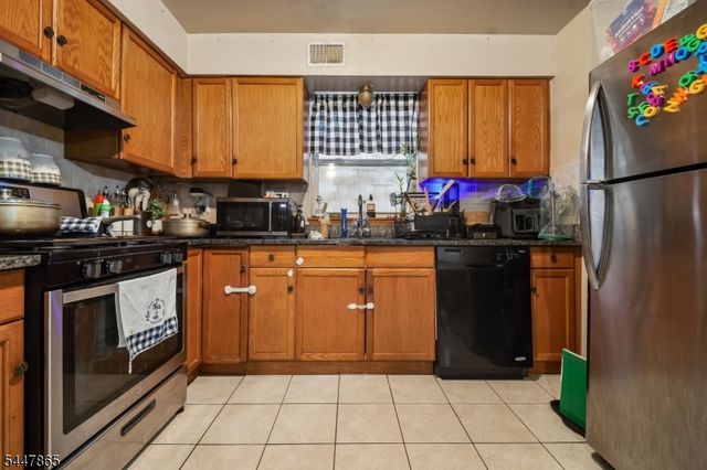 235 4Th St, Newark City, NJ 07107