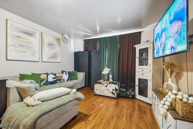 235 4Th St, Newark City, NJ 07107
