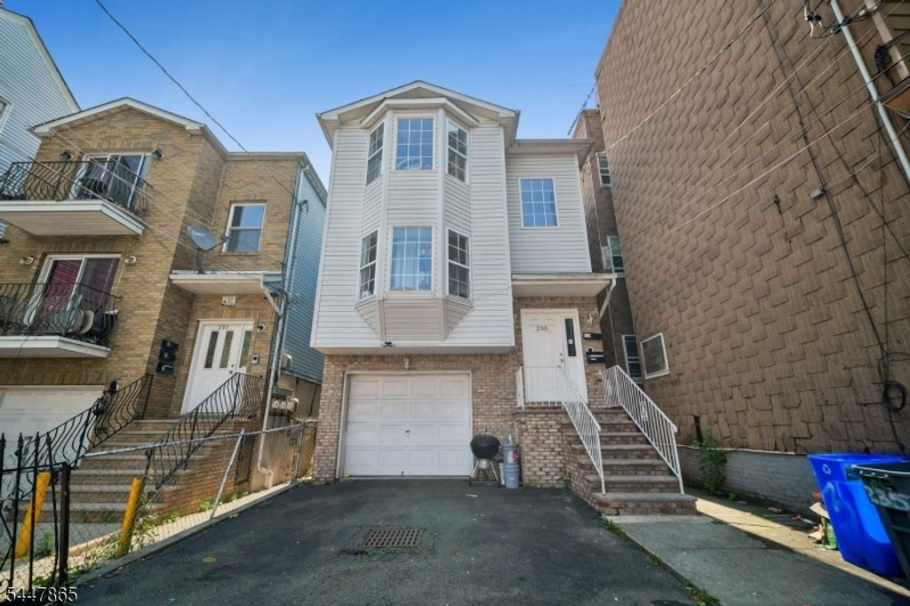 235 4Th St, Newark City, NJ 07107