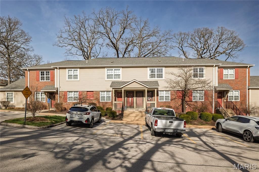 1564 Swallow Drive, Brentwood, MO 63144