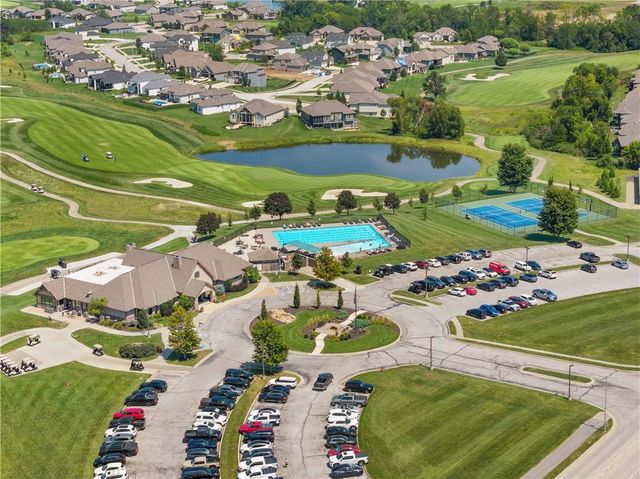 801 Bridgeshire Drive, Raymore, MO 64083