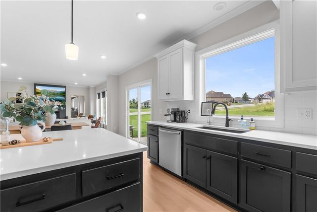 801 Bridgeshire Drive, Raymore, MO 64083