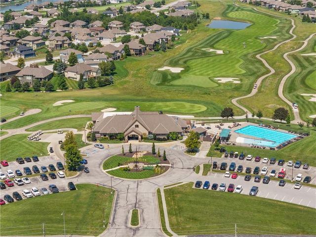801 Bridgeshire Drive, Raymore, MO 64083
