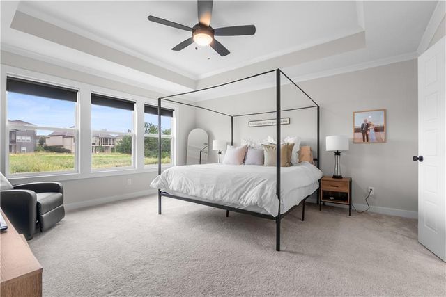801 Bridgeshire Drive, Raymore, MO 64083