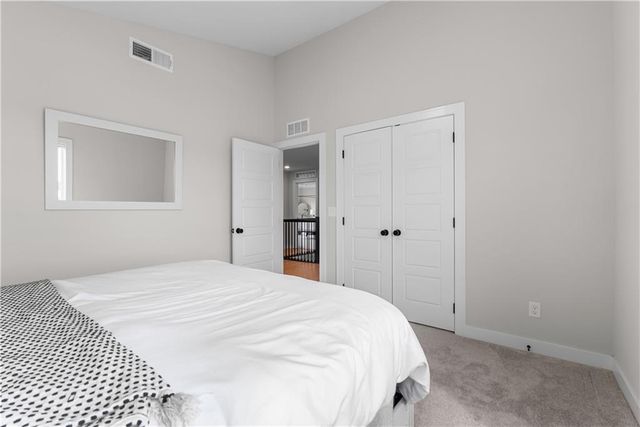 801 Bridgeshire Drive, Raymore, MO 64083