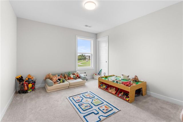 801 Bridgeshire Drive, Raymore, MO 64083