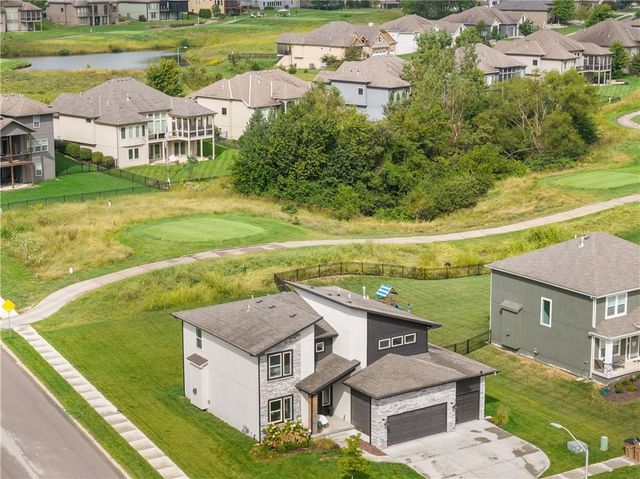 801 Bridgeshire Drive, Raymore, MO 64083
