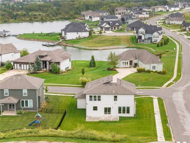 801 Bridgeshire Drive, Raymore, MO 64083