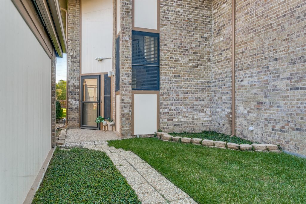 7 Dewberry Court, Bedford, TX 76021 — exterior