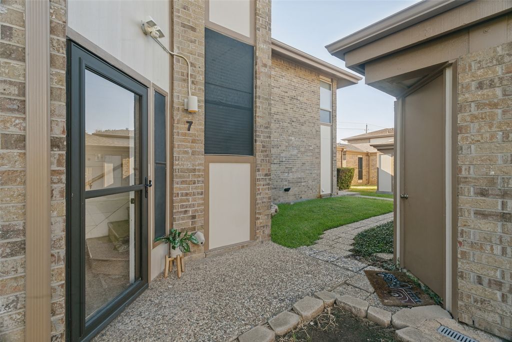 7 Dewberry Court, Bedford, TX 76021 — photo 2