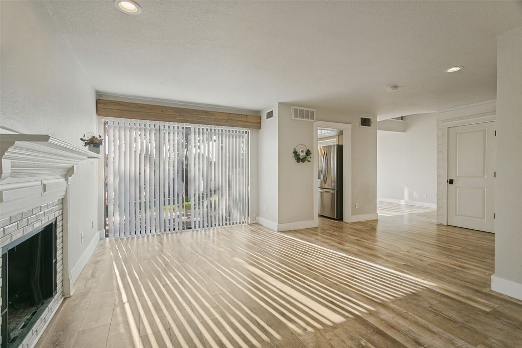 7 Dewberry Court, Bedford, TX 76021 — photo 4