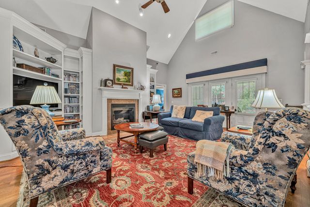 7102 Linn Cove CT, Roanoke, VA 24018