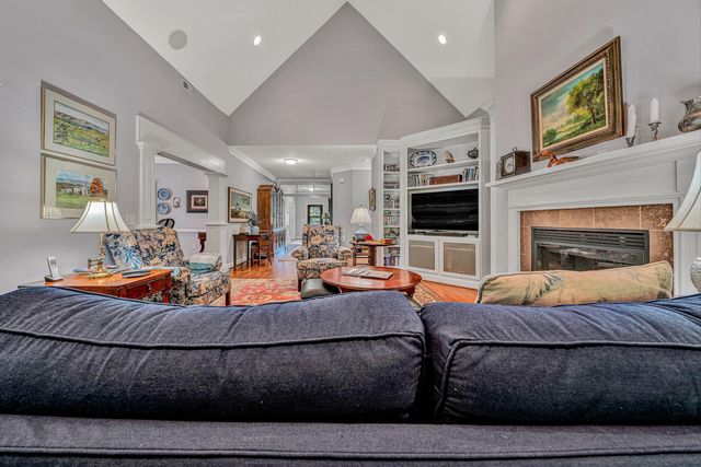 7102 Linn Cove CT, Roanoke, VA 24018