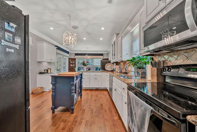 7102 Linn Cove CT, Roanoke, VA 24018