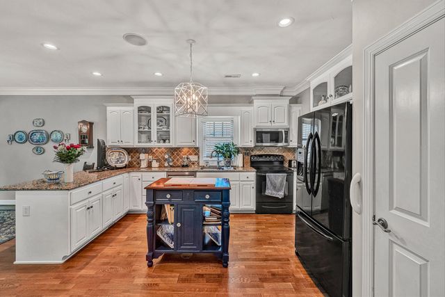 7102 Linn Cove CT, Roanoke, VA 24018